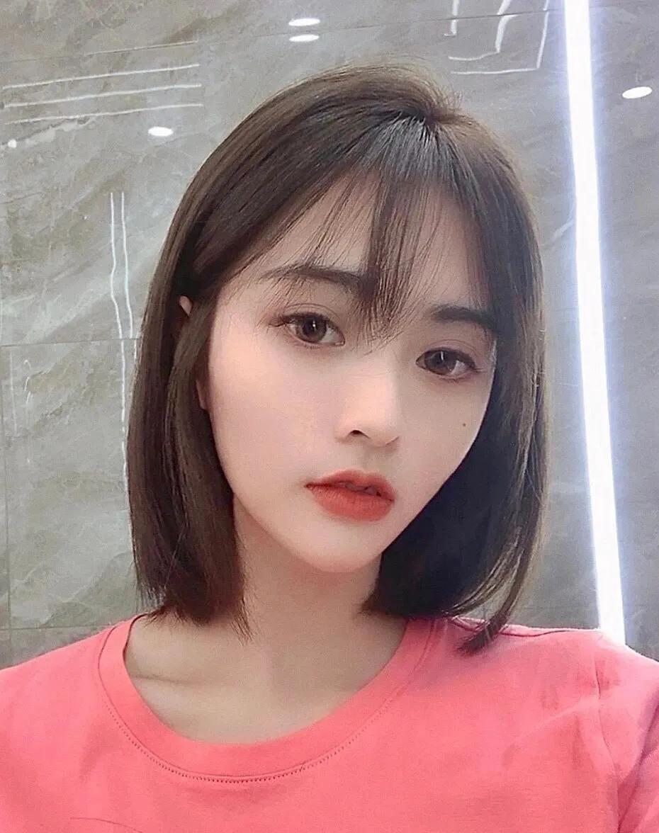中短發(fā)最新發(fā)型女,最新中短發(fā)發(fā)型設(shè)計指南，女性的時尚魅力展現(xiàn)