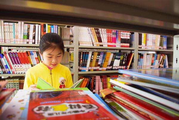 平頂山市圖書館領(lǐng)導(dǎo)團隊最新調(diào)整，引領(lǐng)新篇章的領(lǐng)導(dǎo)者們